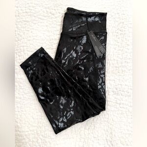 KINESIS Women’s Black Cheetah Print. Medium Rise. Crop Length Leggings NWT